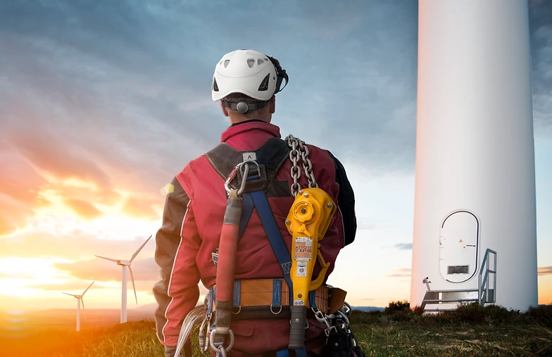 Electric chain and manual hoists for the wind power sector