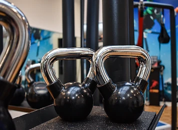 Klimrek en trainingsmaterialen in de Shared Room