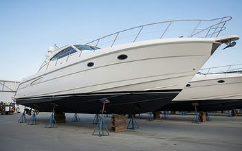 Clean intact yacht hull side after non-invasive restoration