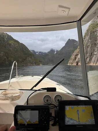 Plavba soukromým člunem norskými fjordy