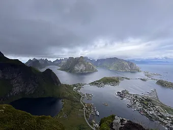 Výhled na Reine na Lofotech
