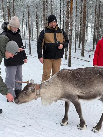 Skupina u vozu při vyjížďce za aurorou