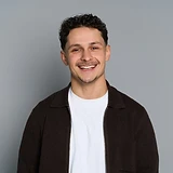 Portret van Narek Sarian, consultant bij LayerOne