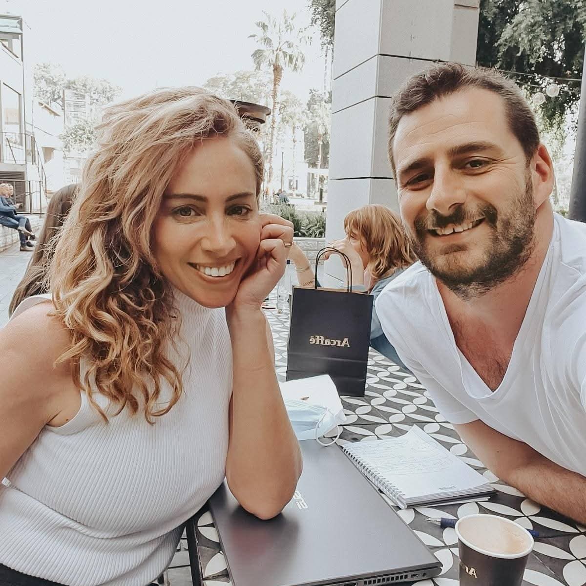 באנר — בלי לנשוך את השפתיים