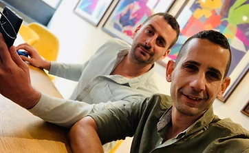 איך מצלמים סרטוני עובדים בלי שזה ייראה מבוים?