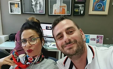 מפגש בבית קפה