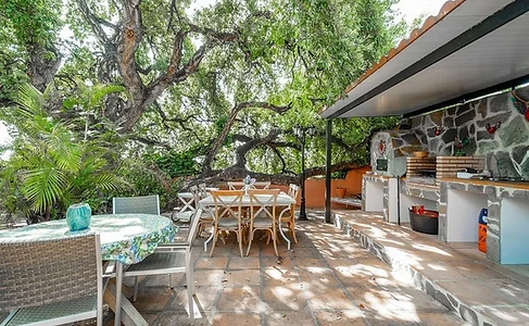 Barbecue and outdoor dining in the shade
