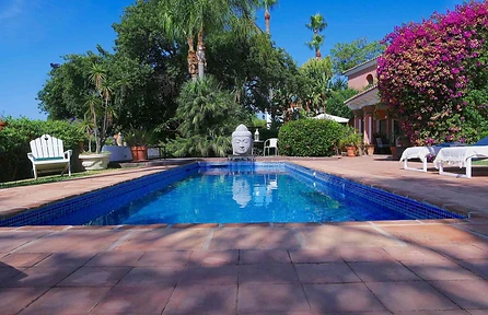 Piscina y jardines de La Querencia