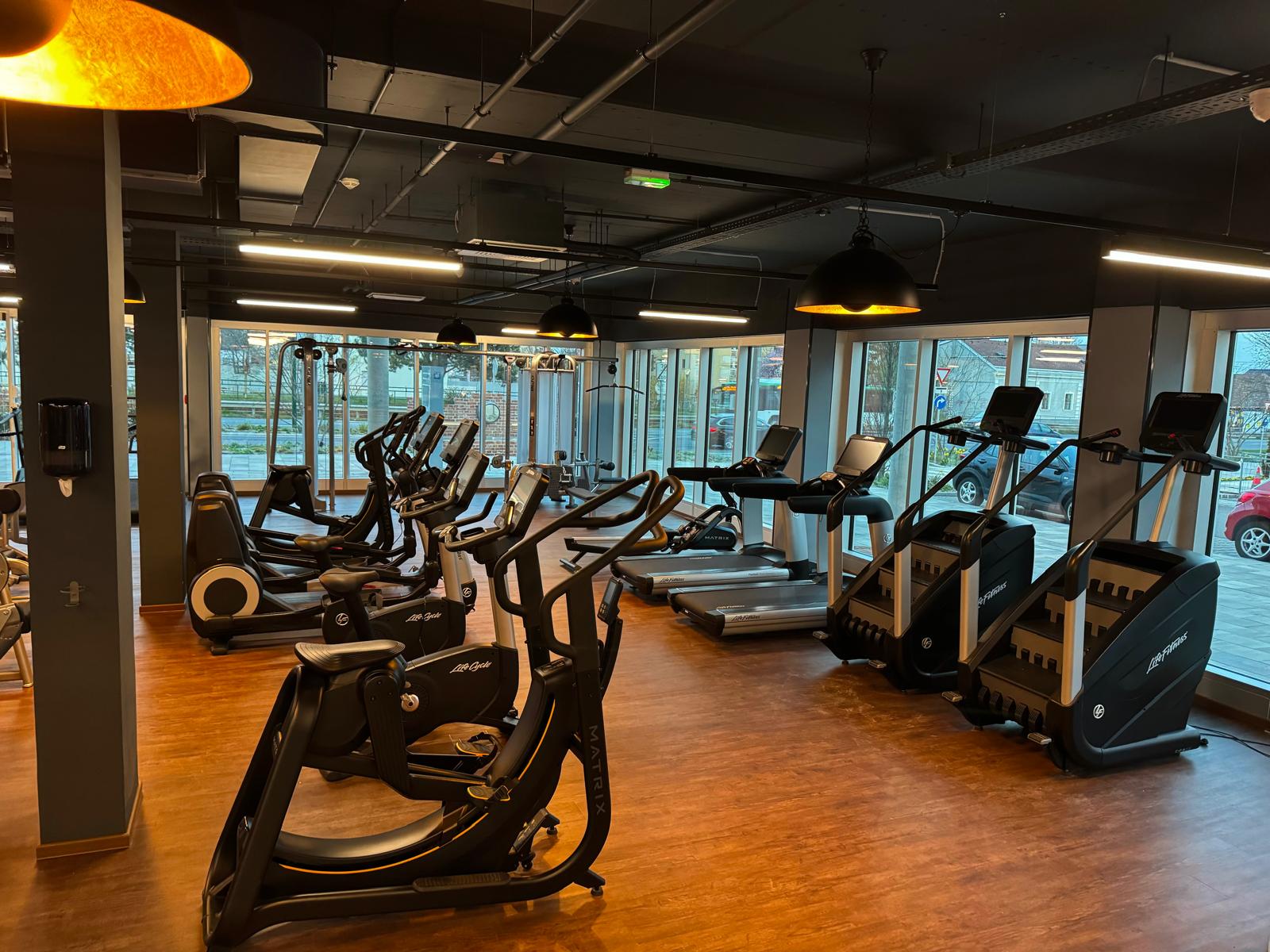 Modern cardio area at BUZZ24 Fitness Wiener Neudorf