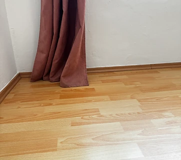 Parkett nach der professionellen Reinigung durch YuTu Facility Services Wien – strahlend sauber