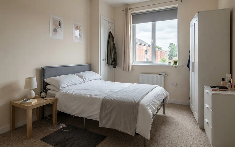 Contemporary 3-bed House in Inkersall