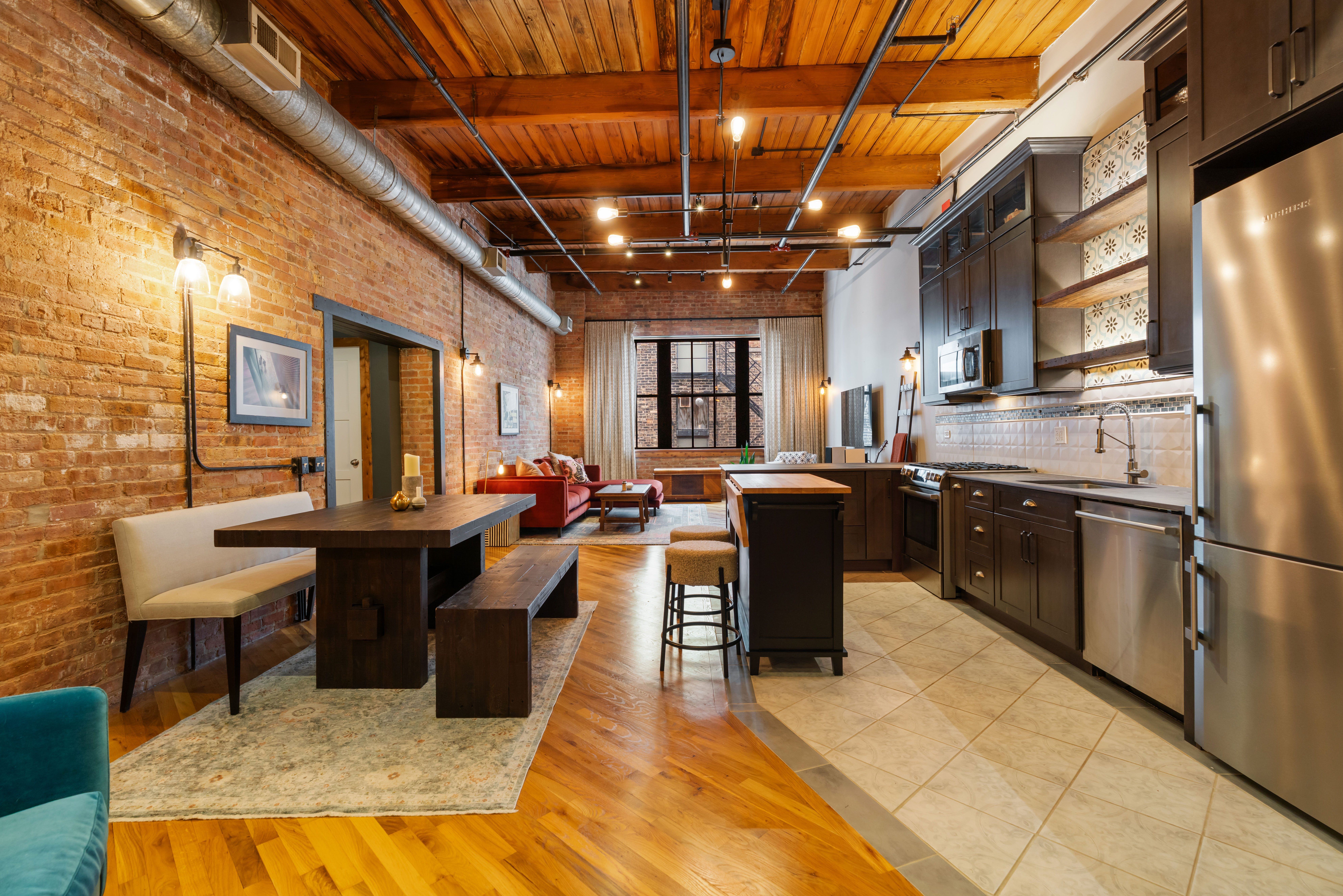 The main level at 732 S Financial Place #810