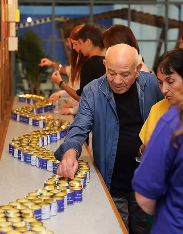 הדלקת נרות זיכרון במרחב קהילתי