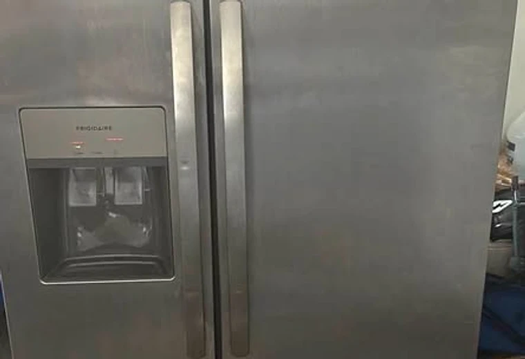 Frigidaire FRSS2623ASG Refrigerators & Freezers in New condition at Mann Appliances Atlanta