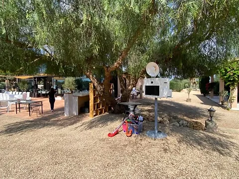 Snapify photobooth with props at a party in Mallorca