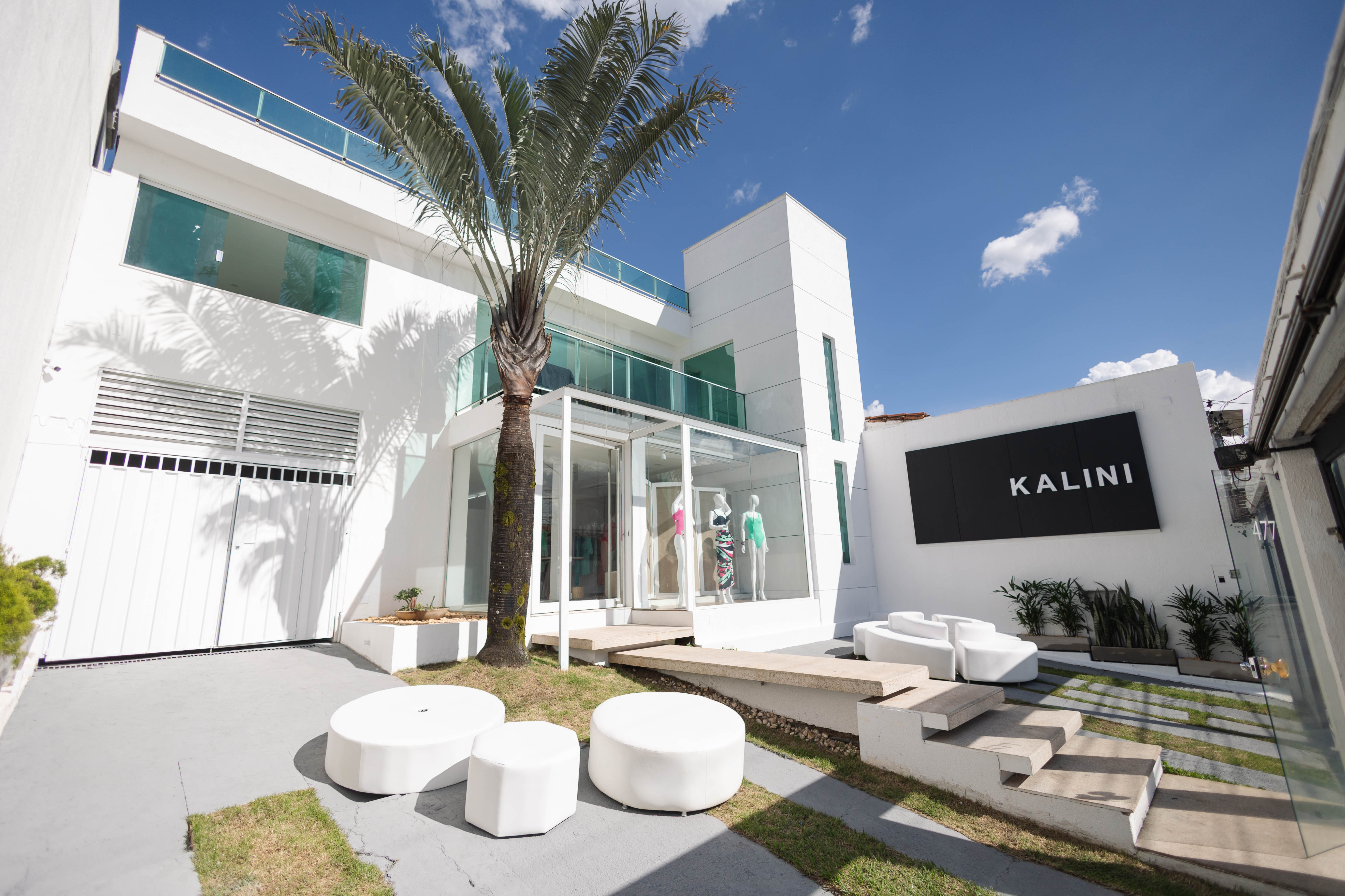 Exterior da flagship Kalini Beachwear em Contagem