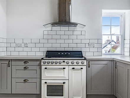 Kitchen range and shaker cabinetry