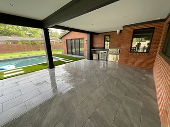 Outdoor Kitchen & Living