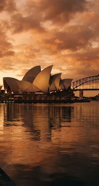 Arrive in Sydney
