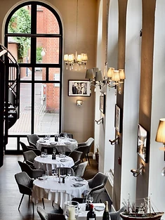 Blick in den Speisesaal des Restaurant Laurent