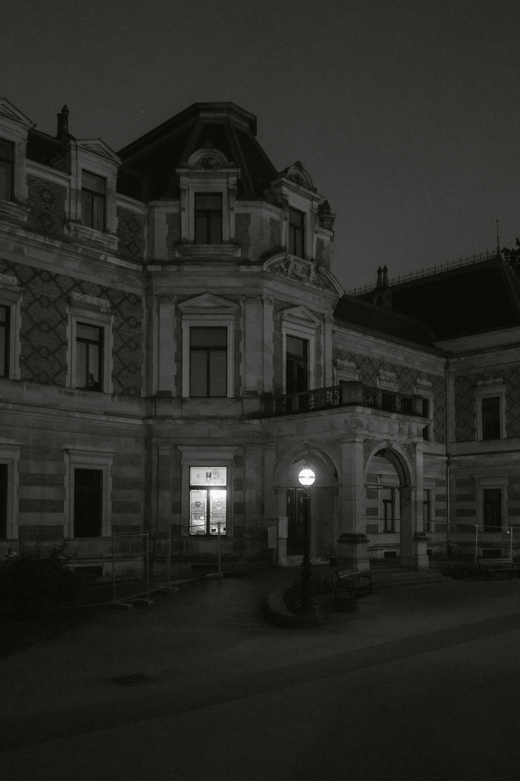 Hermesvilla in der Abendstimmung
