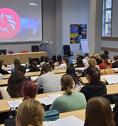 Pohled do posluchárny během vysílání READYCON