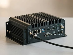 ThinkCentre-class Industrial Edge PC (Fanless, i7)