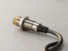 Inductive Proximity Sensor (M18, PNP, 8mm)
