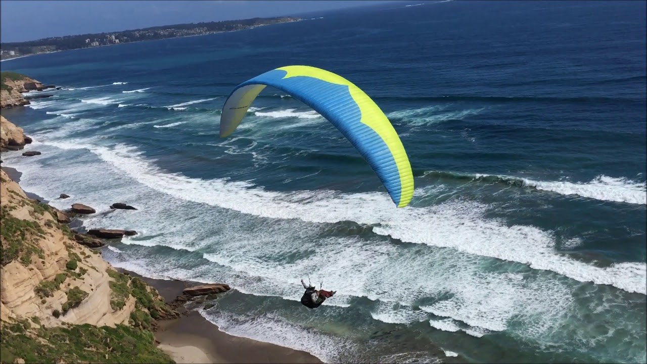 Parapente sobre el Pacífico