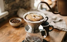 The Science of Coffee Bloom: Why Gas Release Defines Your Flavor