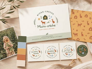 Système d’identité visuelle de Crèche Bien-être & Nature avec déclinaisons de logos et ambiance nature