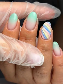 Ombré menthe pastel et nail art texturé, pose gel colorée Maëva Beauty Juvigny Haute-Savoie