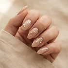 Nail art lignes or et perles — nail art Haute-Savoie