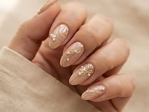 Nail art lignes or et perles — nail art Haute-Savoie