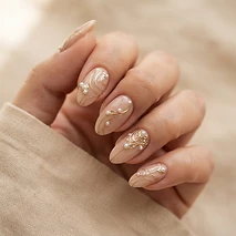 Nail art lignes or et perles — nail art Haute-Savoie