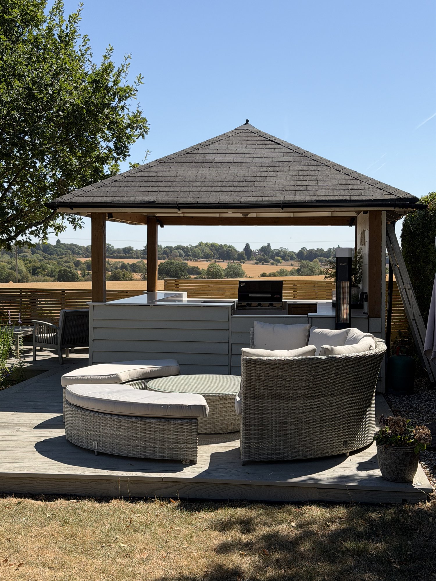 Outdoor kitchen and lounge pavilion