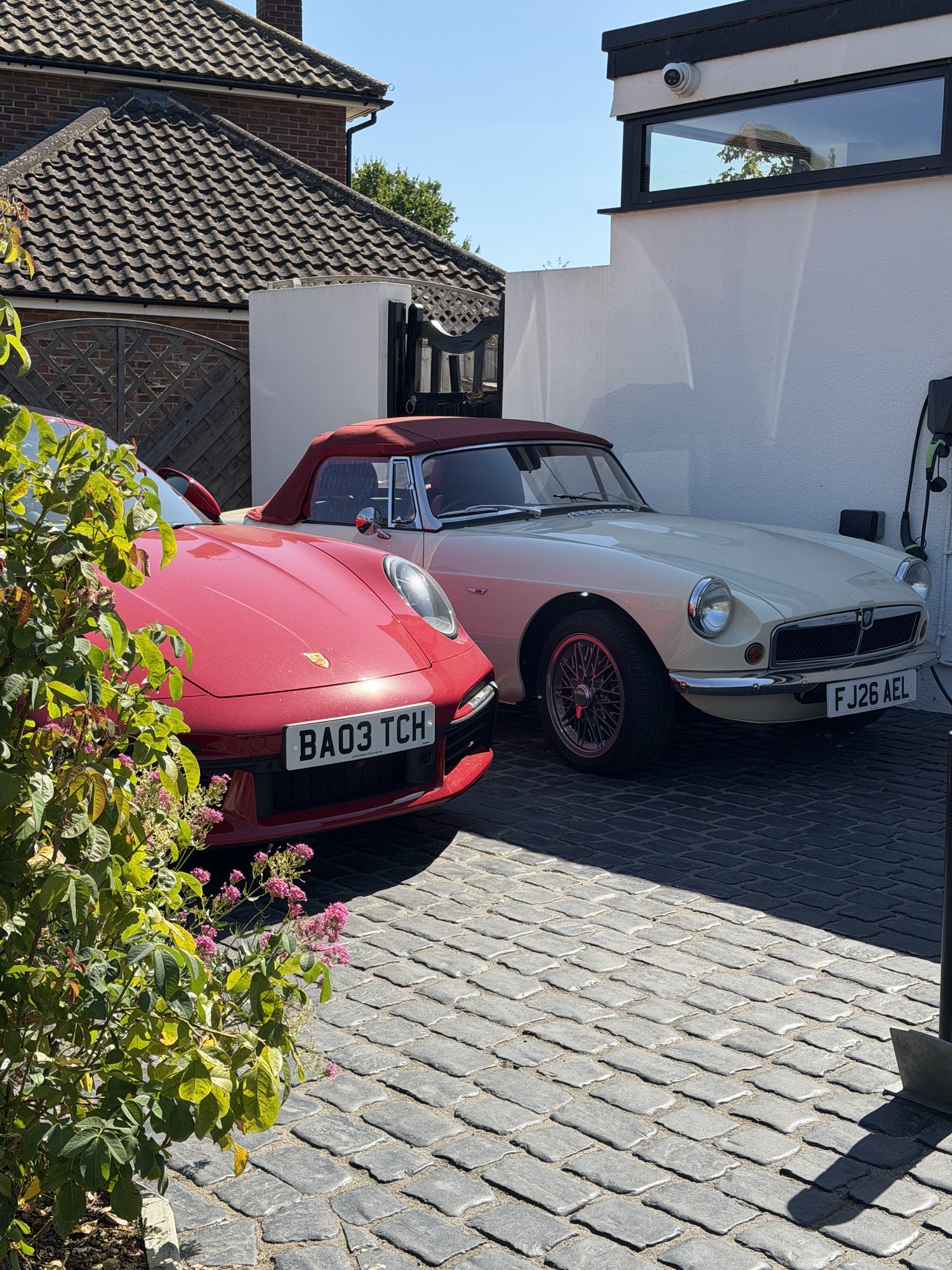 Luxury Cobbled Driveway & Front Garden