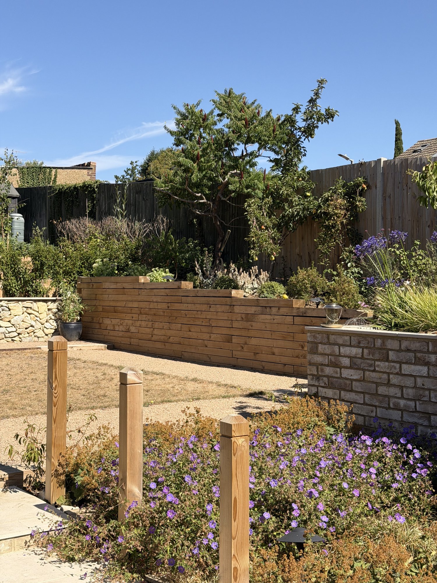Gravel path and sleeper wall