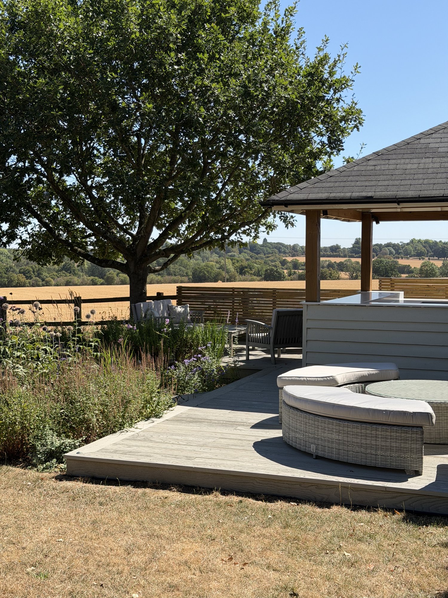 Kitchen pavilion and curved seating