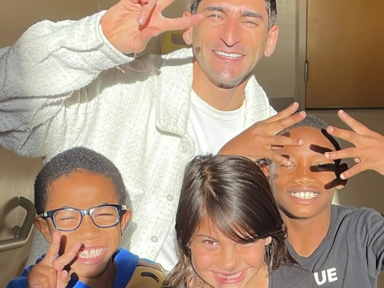 Nasser with elementary school students