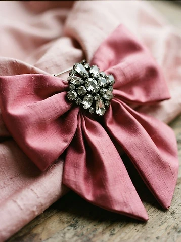OVERSIZED BOW BROOCH