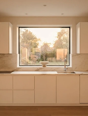 Cocina minimalista perfectamente limpia