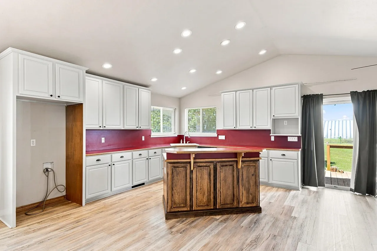 Featured FlexMLS Listing — photo 42