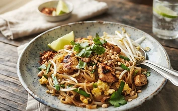 Bright, Halal Chicken Pad Thai