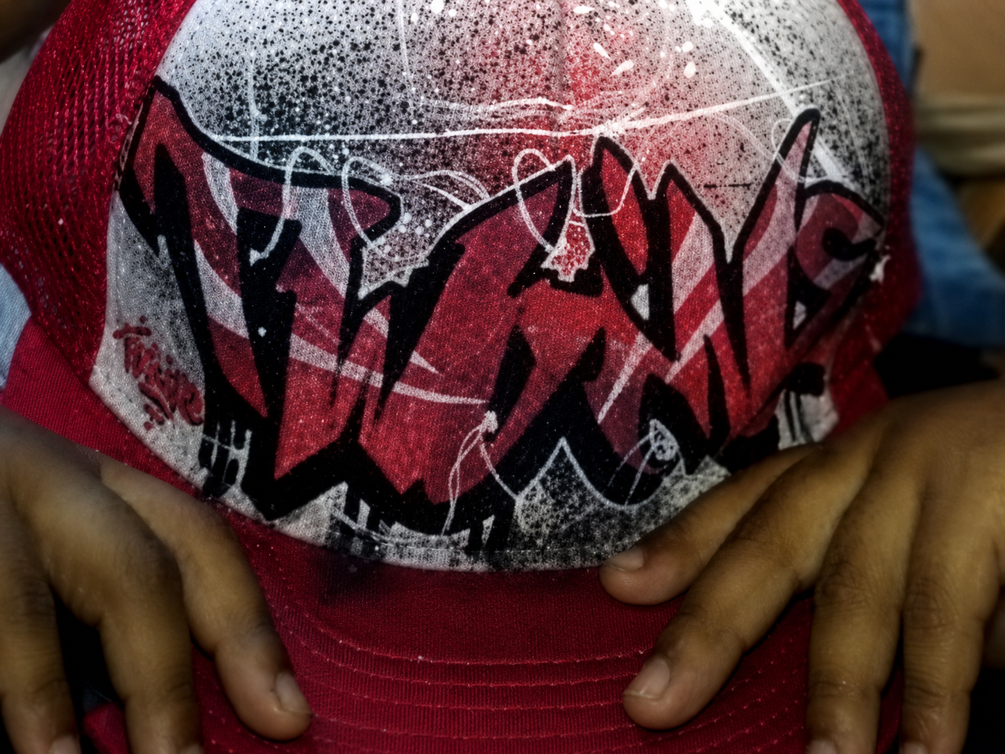 CASQUETTE GRAFFITI ROUGE & BLANC