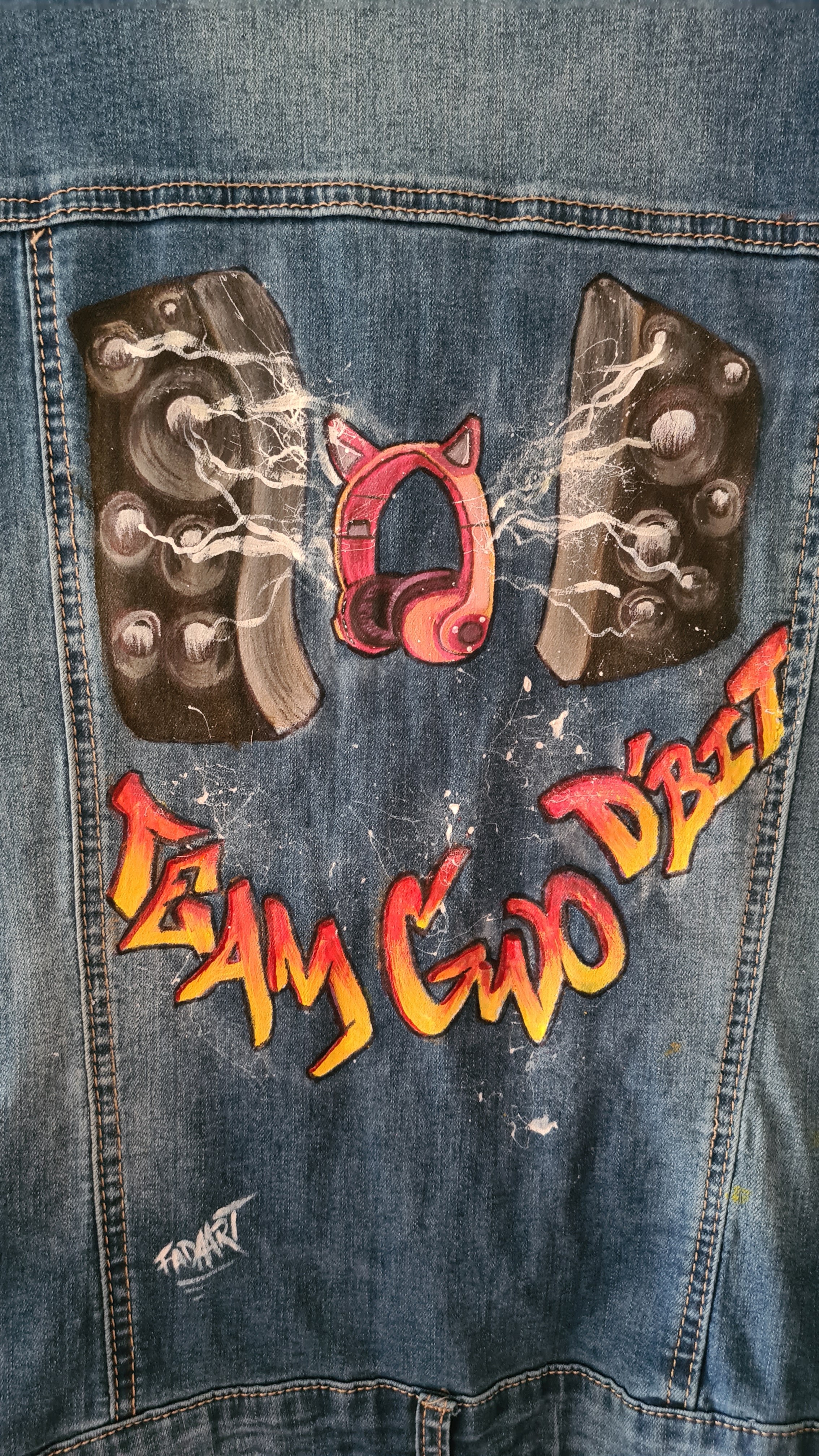 Team Gwada sur veste en jean