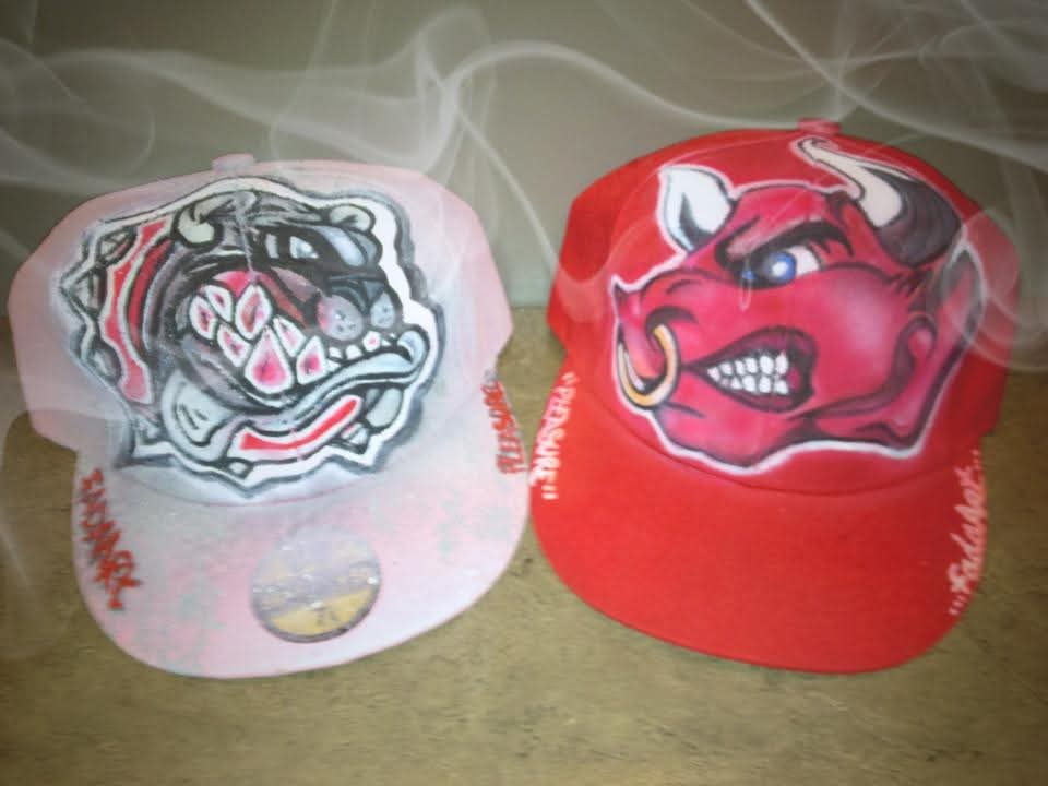 DUO CASQUETTES — BULLDOG & TAUREAU