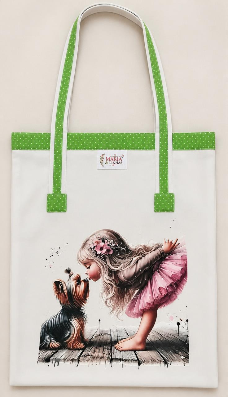 Saco tote creme com menina bailarina e cão, asas verdes de bolinhas