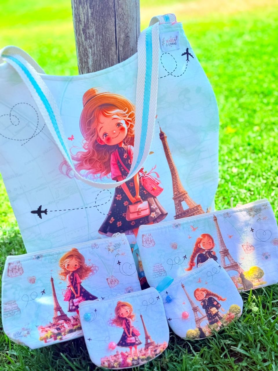 Saco tote e nécessaires com ilustração de menina em Paris