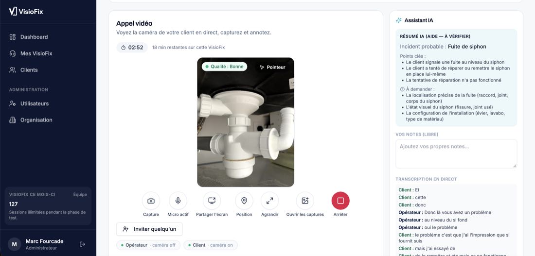 Console VisioFix pendant l'appel : la caméra du client filme un siphon, avec la transcription en direct et l'assistant IA